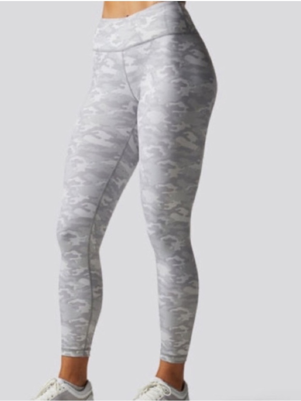 Born Primitive staple avalanche camo high rise leggings size XS